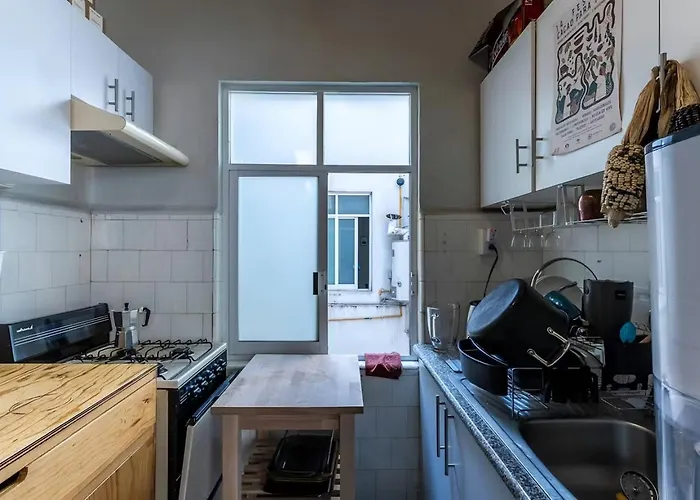 Beautiful, Bright Room, Right On The Park *